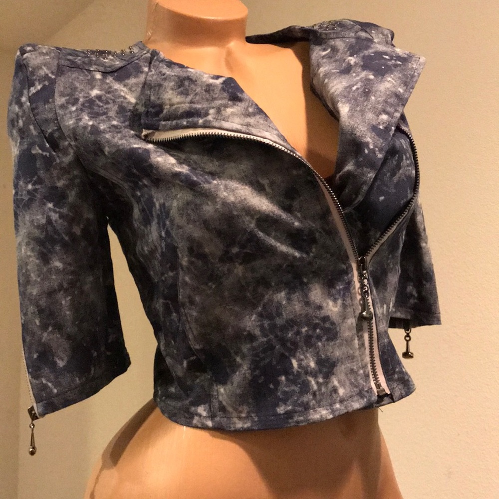 2/$10✌🏼Studded stretch 80s Denim Blazer Top